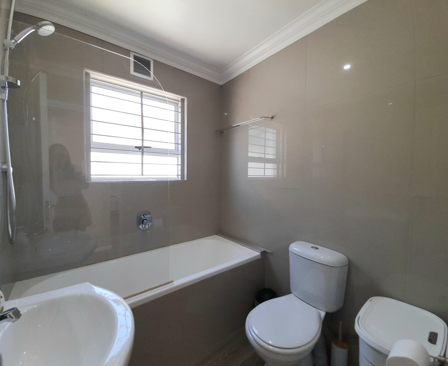 To Let 2 Bedroom Property for Rent in Sunningdale Western Cape